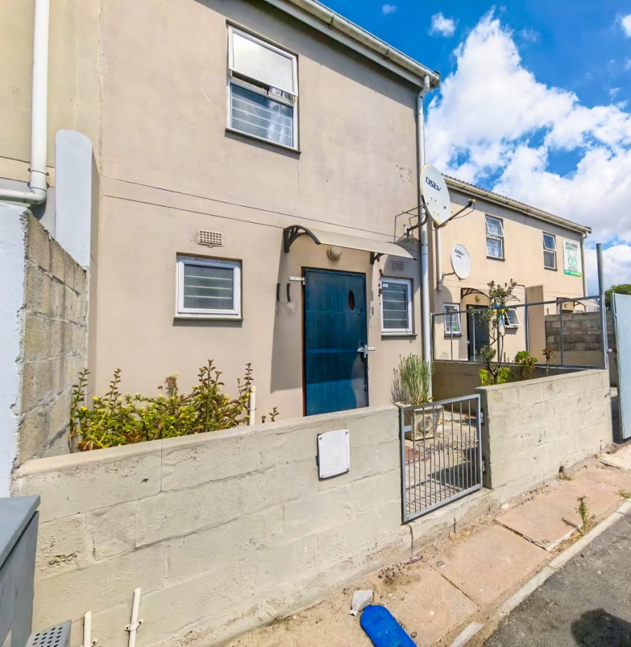 2 Bedroom Property for Sale in Pelican Park Western Cape